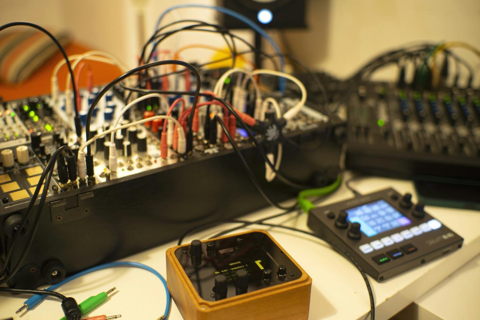 Live-Konzert mit professioneller Beleuchtung und Tontechnik